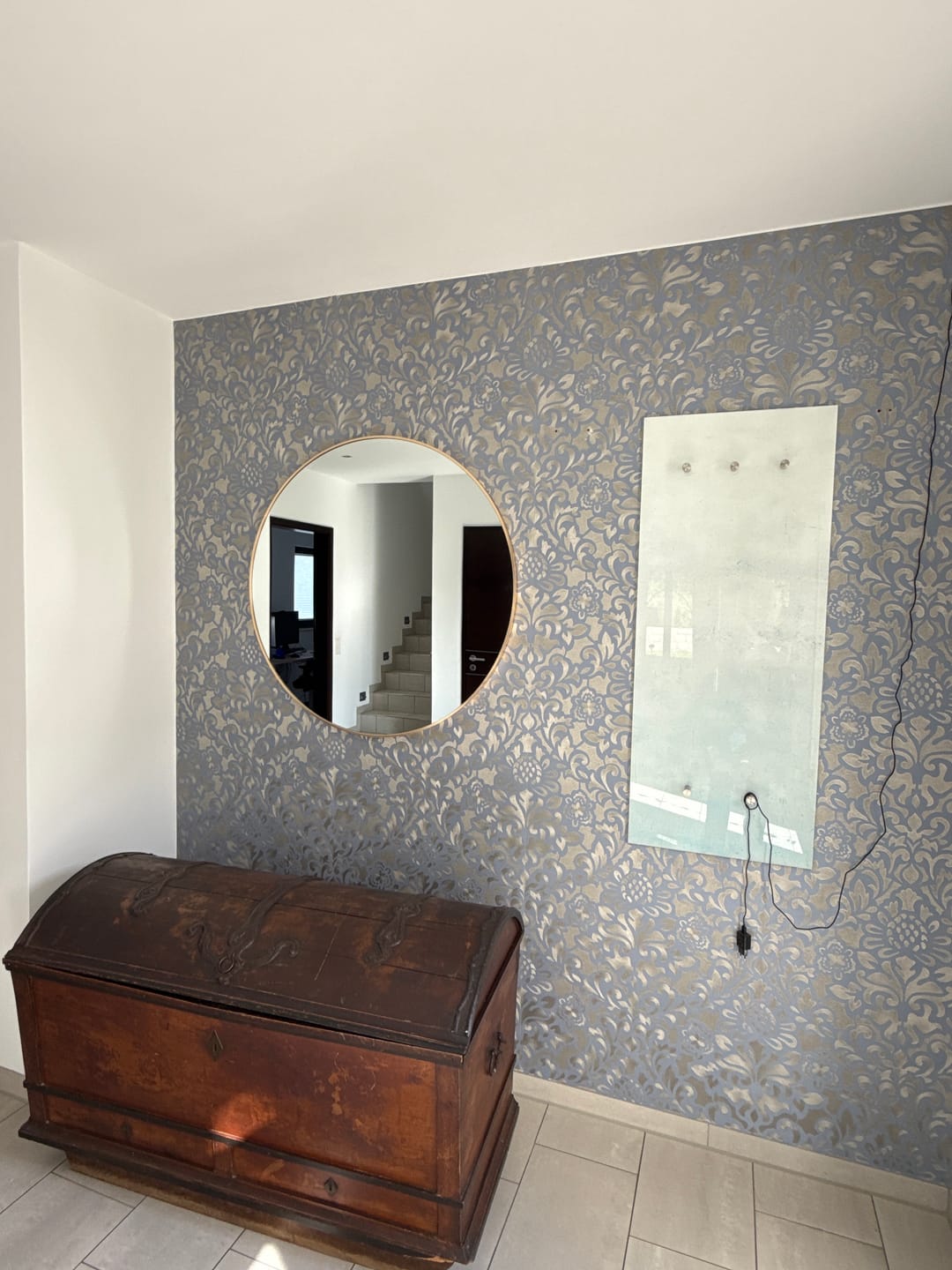 Customer photo review of Runder Spiegel mit Metallrahmen - Elegantes Design für Bad und moderne Wohnräume