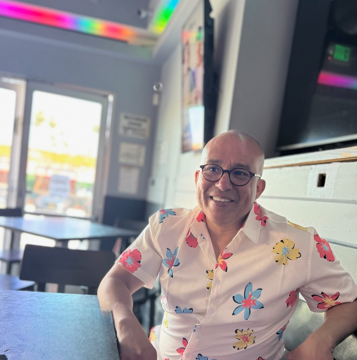 Customer photo review of Men's Summer Floral Print White Top Button Up Short Sleeve Shirt