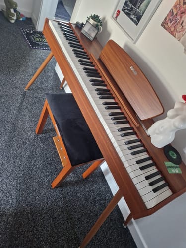Customer photo review of Donner DDP-80 Wooden Style 88 Key Weighted Digital Piano with Stand & 3 Pedal