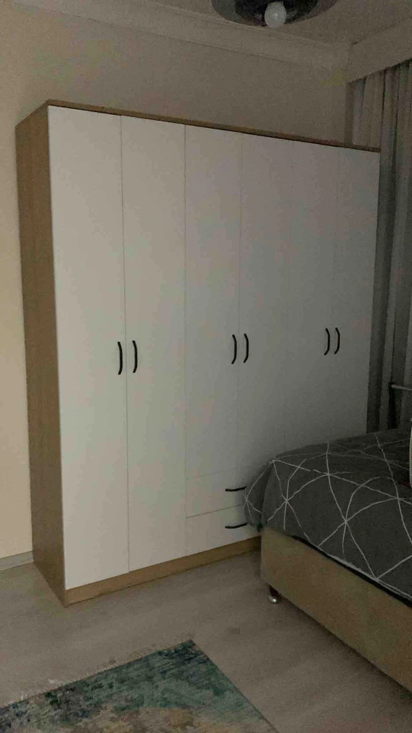 Customer photo review of Rani BA113 Geniş Gardırop Elbise Dolabı 6 Kapaklı 2 Çekmeceli 5 Raflı 3 Askılı Sepet Ceviz - Beyaz