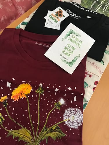 Customer photo review of Löwenzahn Lebenszyklus - Damen Premium Organic Shirt