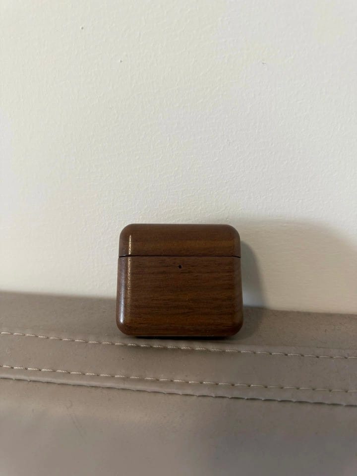 Customer photo review of AirPods 4 Case Wood