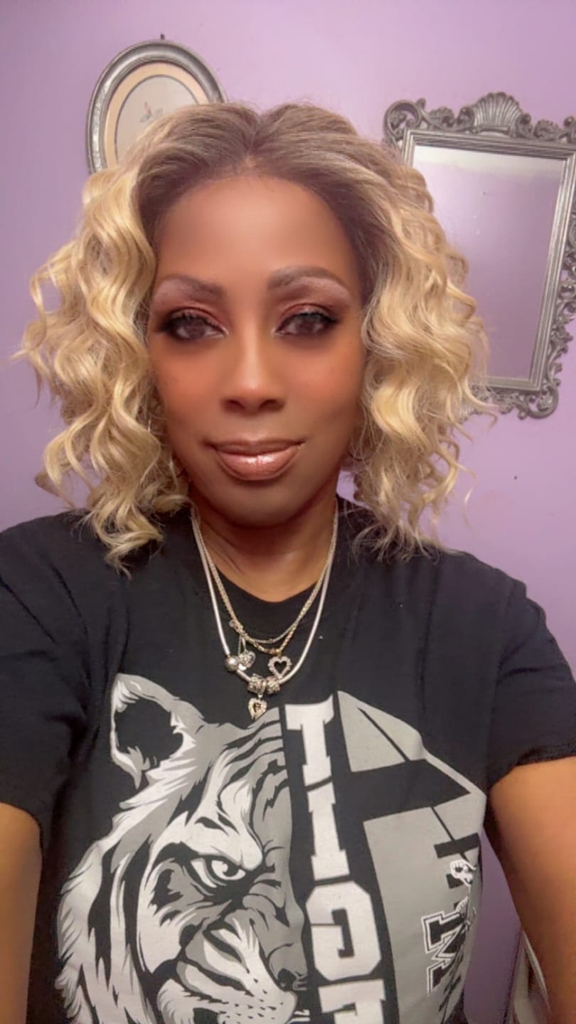 Customer photo review of Outre Airtied Glueless Human Hair Blend 13x6 HD Lace Front Wig - HHB-LOOSE DEEP 12"