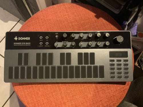 Customer photo review of Donner Essential B1  Synthesizer