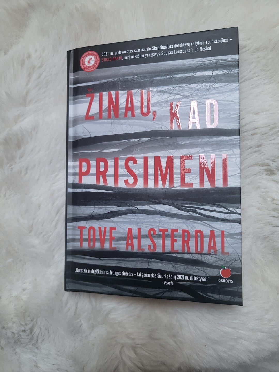 Customer photo review of Žinau, kad prisimeni: romanas, oficialiai pripažintas geriausiu 2021 m. Skandinavijos detektyvu