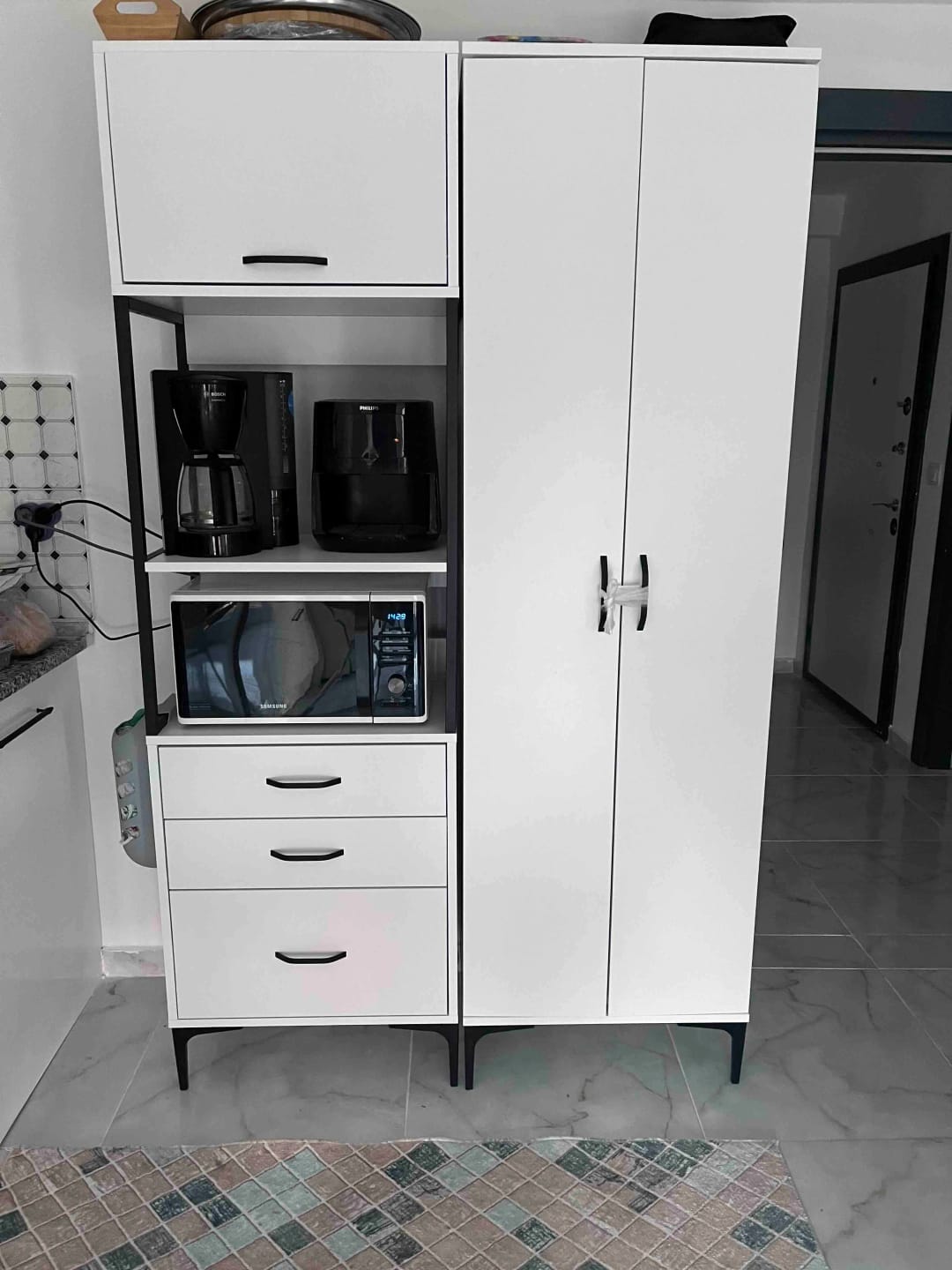 Customer photo review of Rani JE142 Çok Amaçlı Dolap 3 Kapaklı 3 Çekmeceli Kiler Mutfak Dolabı Beyaz