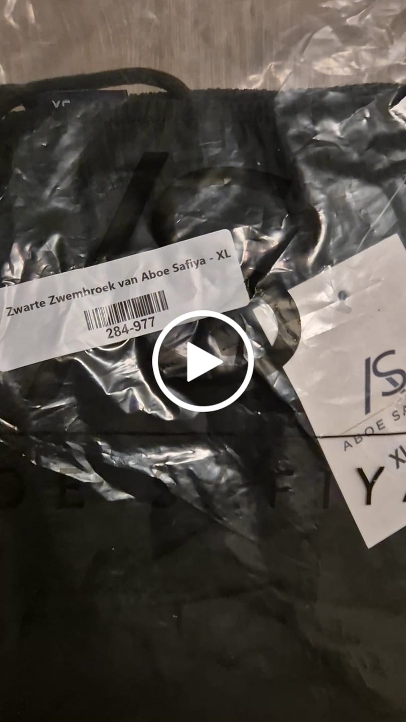 Customer video review of Halal Zwembroek Zwart van Aboe Safiya