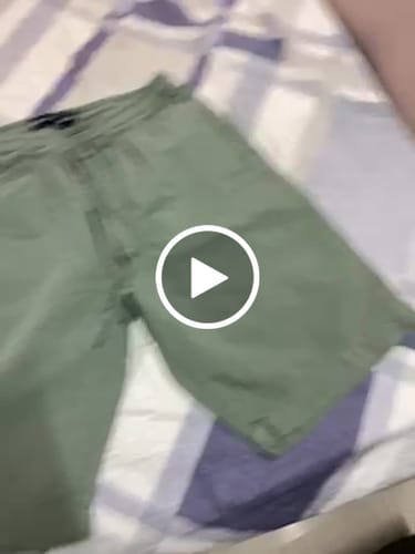 Customer video review of SAINTJONES-GREEN LINEN SHORTS