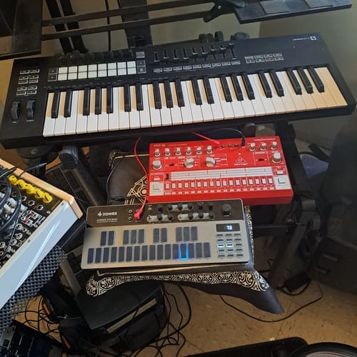Customer photo review of Donner Essential B1  Synthesizer