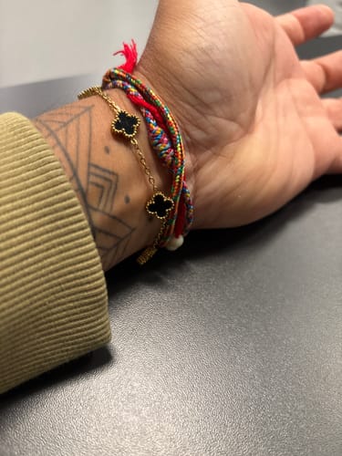 Customer photo review of Bracelet trèfle à quatre feuilles avec gravure