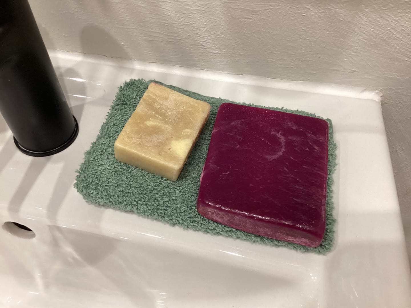 Customer photo review of 15% Lavendel mit Kamille & Kaffee Haarseife (Haarwachstum & Tiefenpflege)