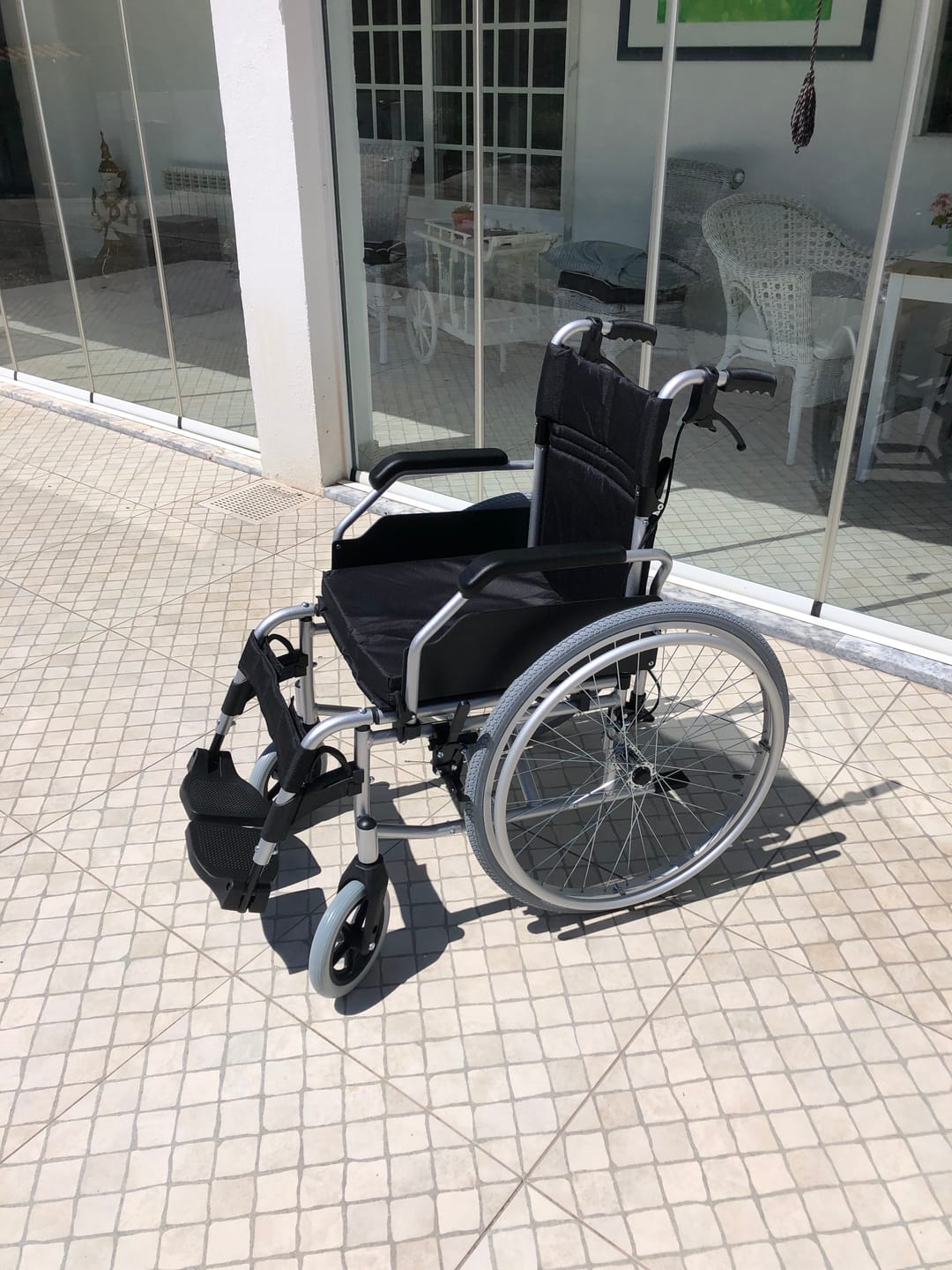 Customer photo review of Cadeira de Rodas em Alumínio com Travão de Cuidador YK9063F