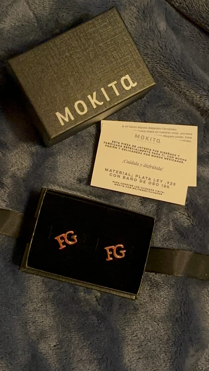 Customer photo review of Mancuernillas Personalizadas con Iniciales