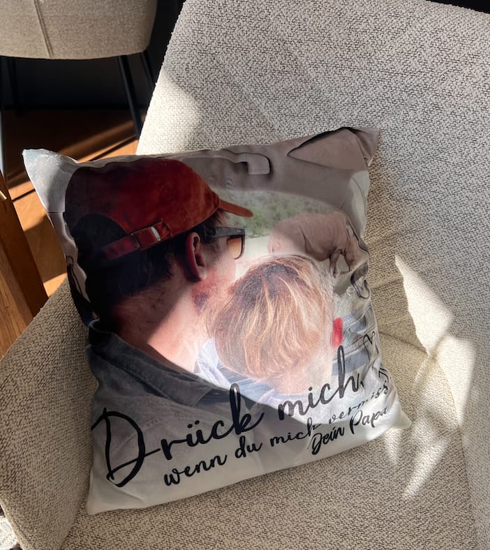 Customer photo review of Personalisiertes Kissen - "Drück Mich"