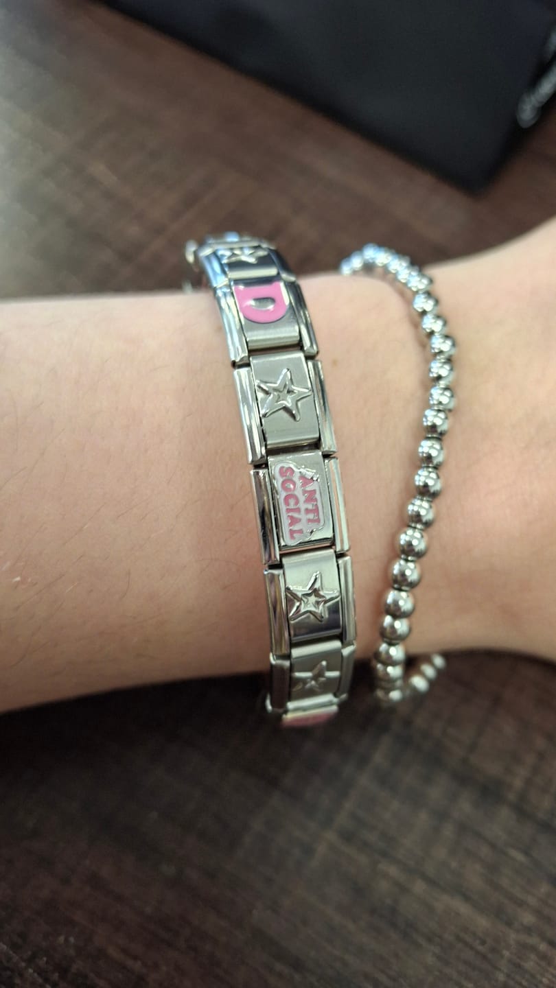 Customer photo review of Charm Inicial Lila