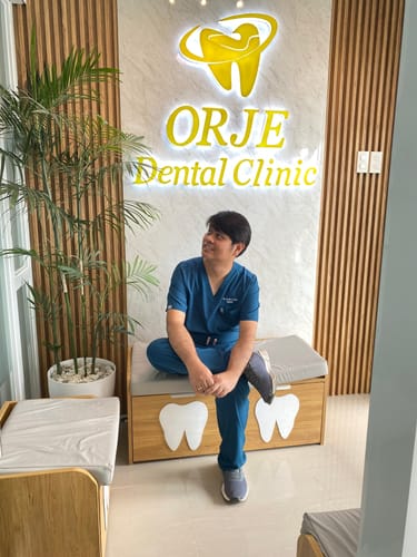 Customer photo review of 4-Pocket MoveTech® Scrub Top - Men / Pacific Tide