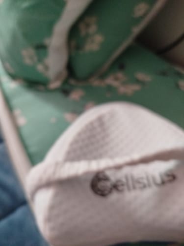 Avis photo d'un client sur Coussin Orthopédique Genoux Cellsius - Le secret d'un sommeil sans douleur