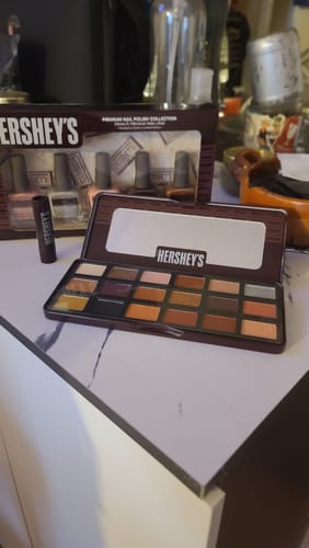 Customer photo review of Paleta de Sombras 18 tonos Hershey´s "Milk"