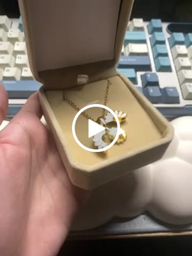 Customer video review of Printave™ Personalized Flower Necklace