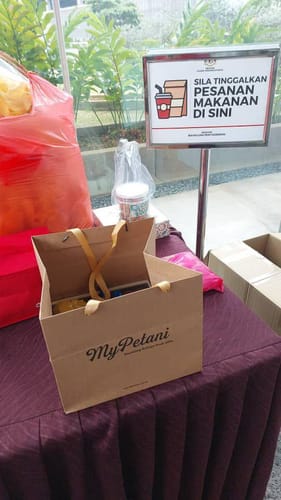 Customer photo review of Carry-Bag for Gift Platter/ Box