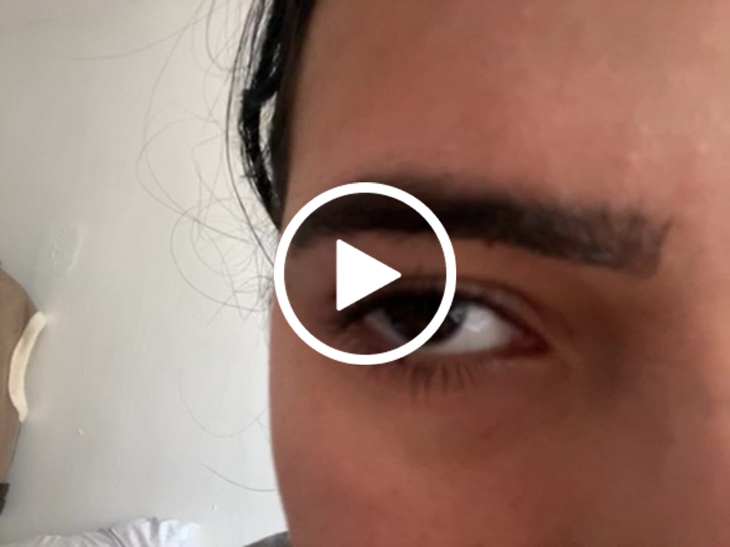 Customer video review of SÉRUM AURA LASH