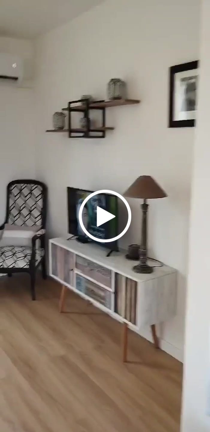 Customer video review of Le monde est facile quand tu vises l'Univers