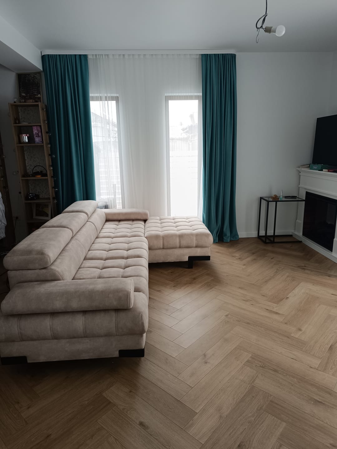 Customer photo review of Coltar extensibil SELVA MINI, sezlong dreapta, stofa catifelata bej - Palladium 02, Gama Premium, cu lada depozitare si tetiere reglabile, 270x173x95 cm