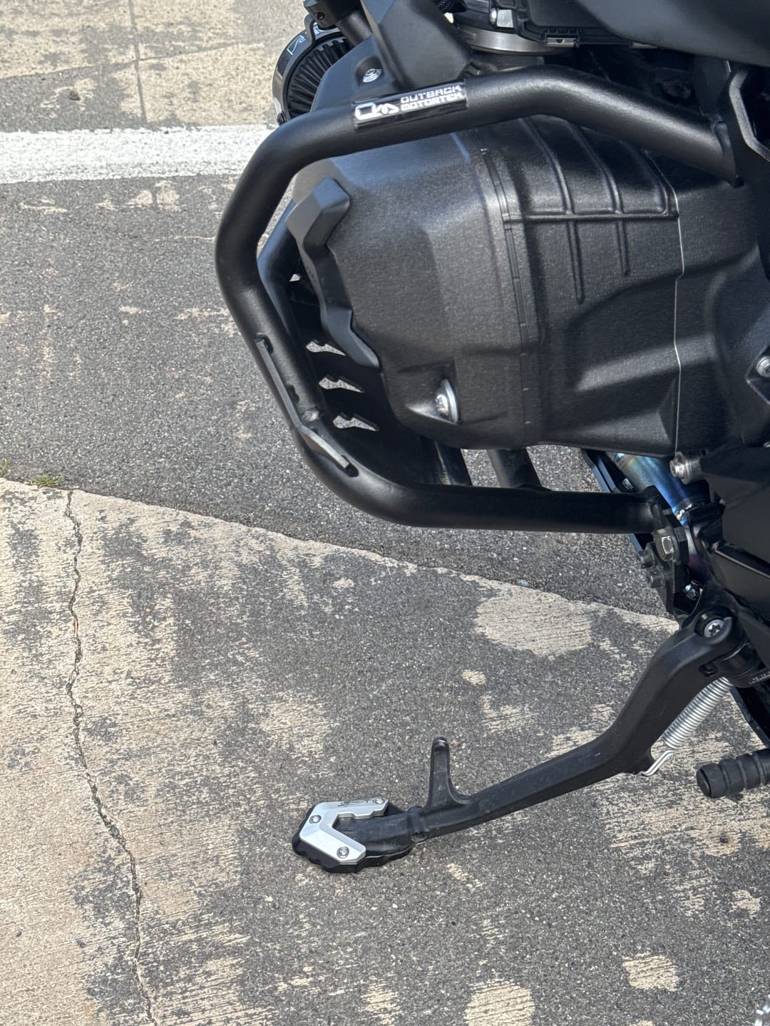 Customer photo review of LOBOO Side Stand Extension for BMW R1300GS (2023+) | Hybrid Aluminum & Stainless Steel Kickstand Pad