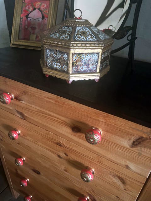 Customer photo review of Ceramic Knob in Red with Brass Fret Cap