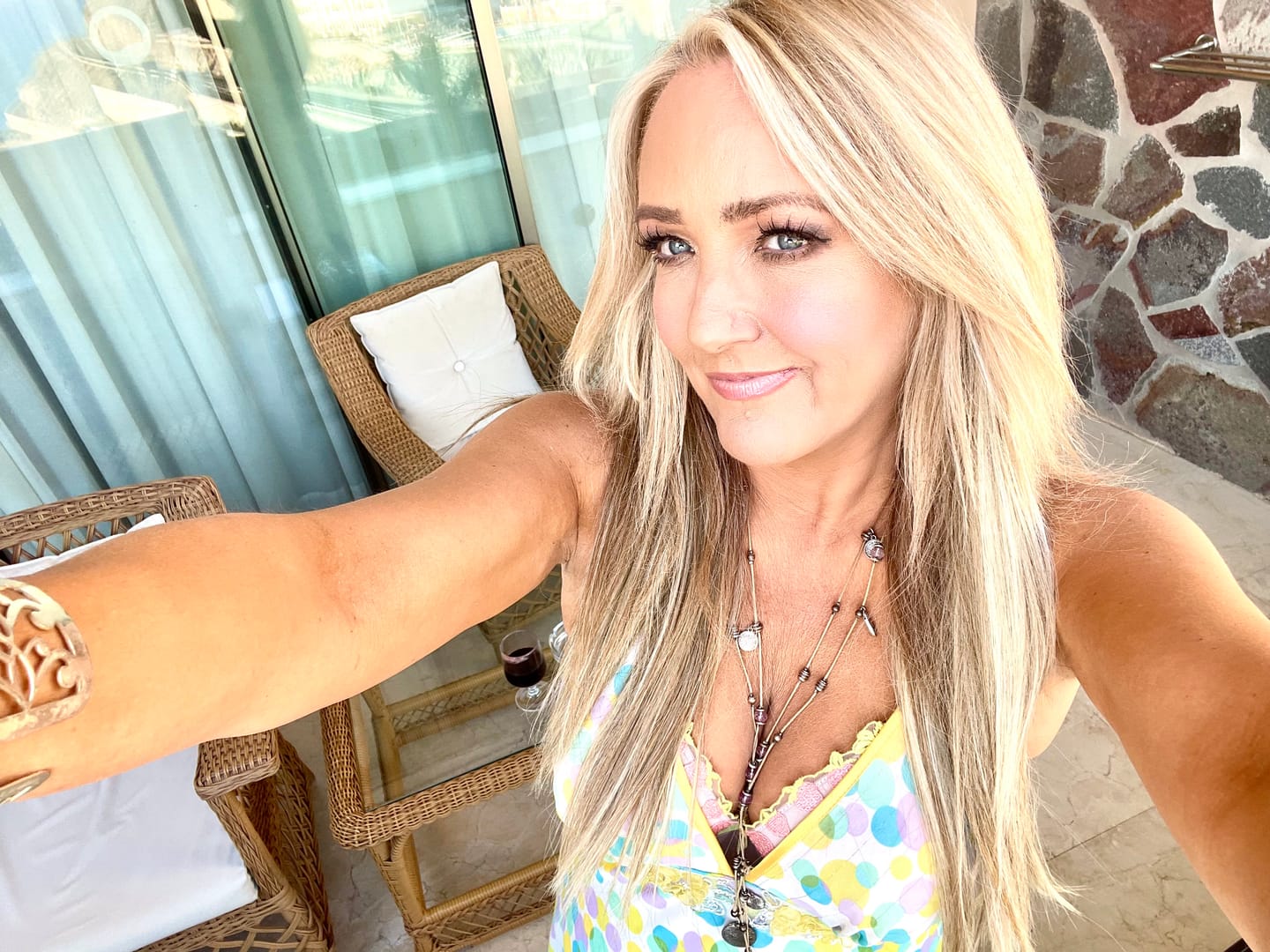 Customer photo review of Stranded 16" One Piece Flicky Clip-in Hair Extension #6/16/613 Safari Sunset