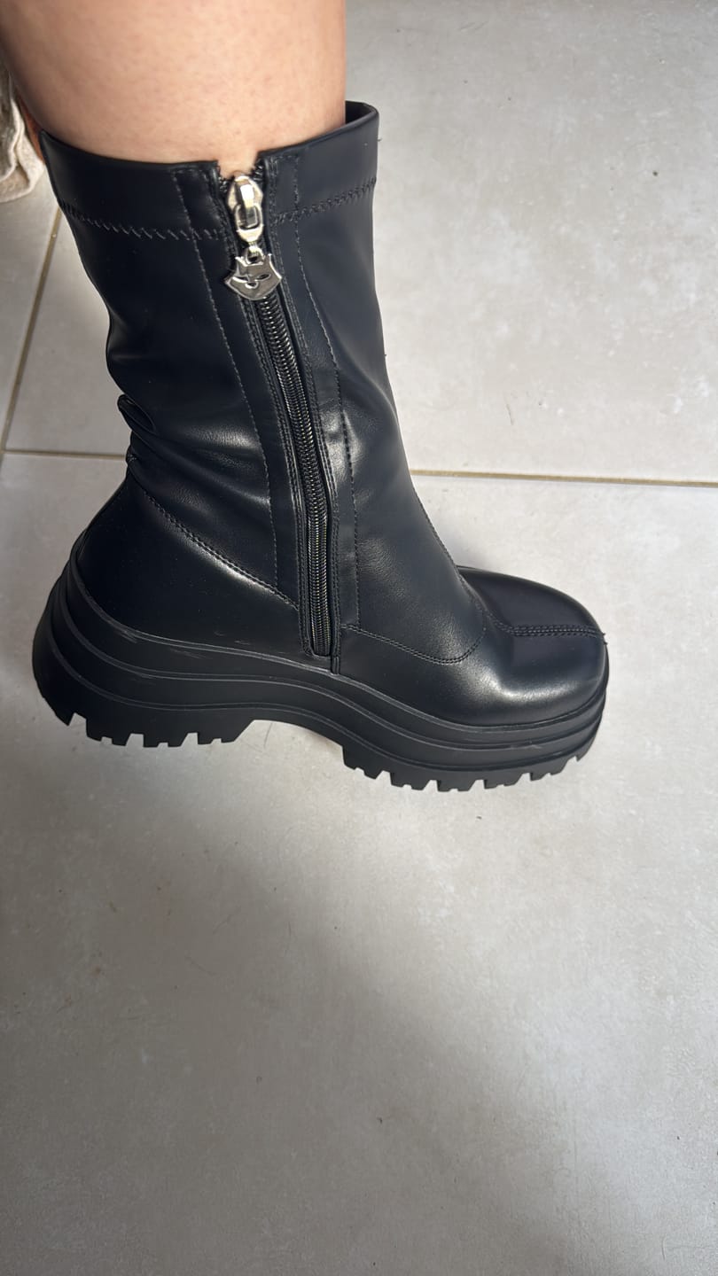 Customer photo review of Vela Boots