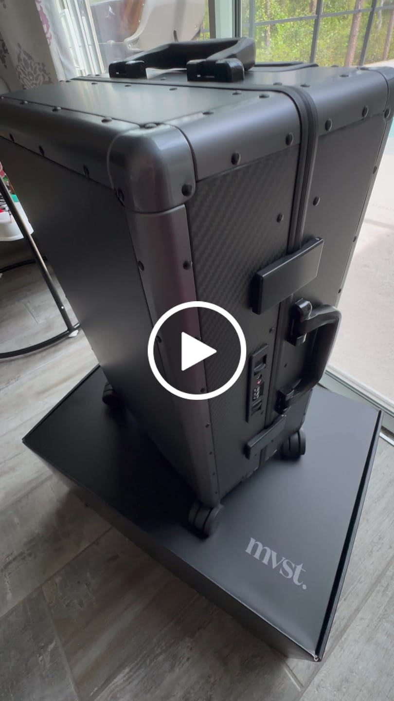 Customer video review of Carbon X 2.0 Carbon Fiber Suitcase Gunmetal