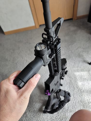 Customer photo review of Vertical Foregrip 3 in 1 Flashlight (2000 Lumen)