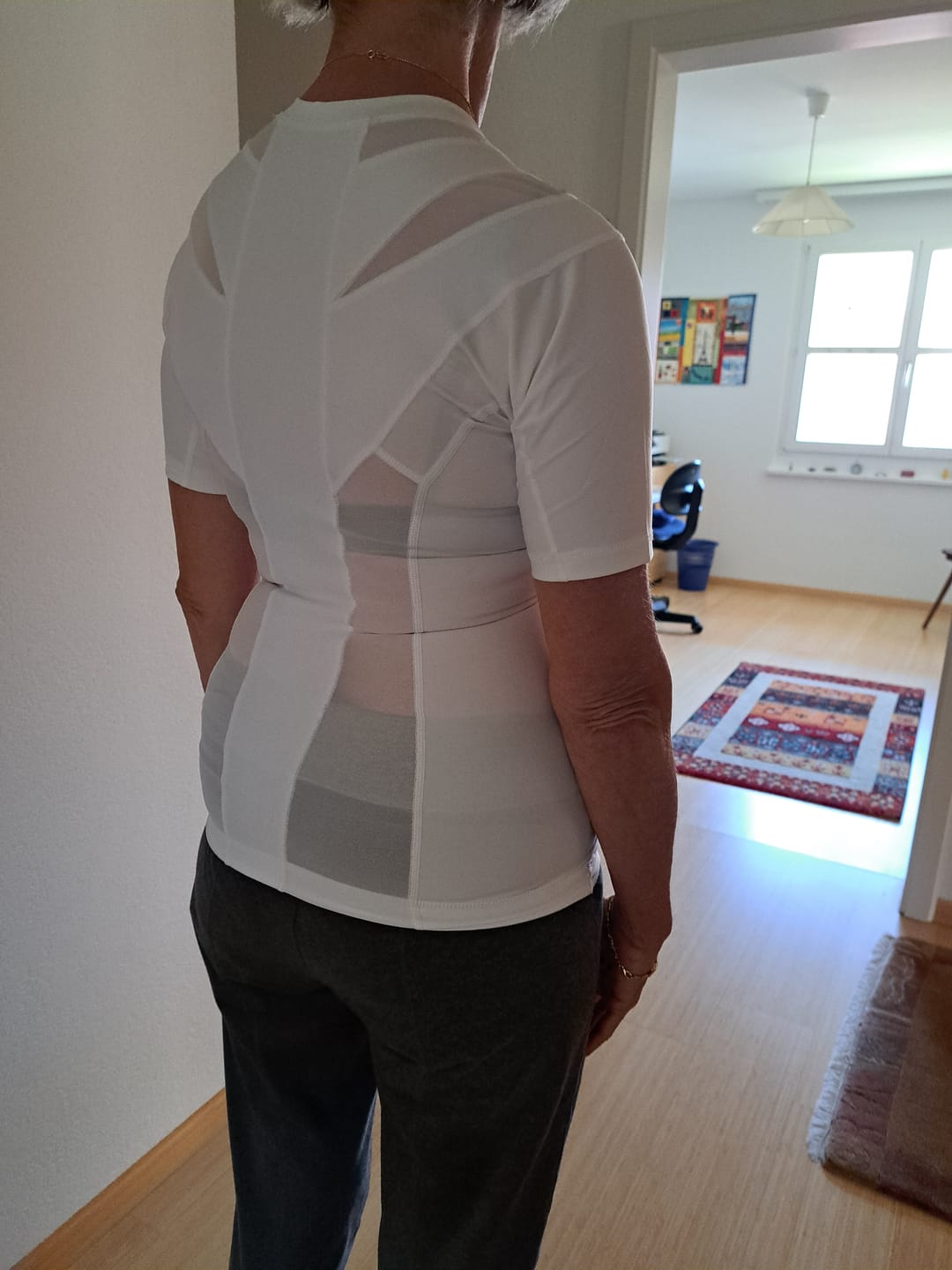Customer photo review of Women's Posture Shirt™ - Weiß