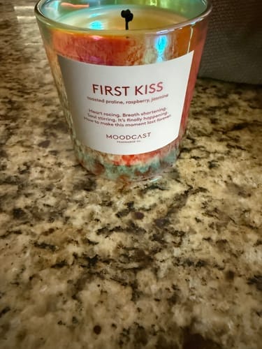 Customer photo review of First Kiss - 3-Wick Candle