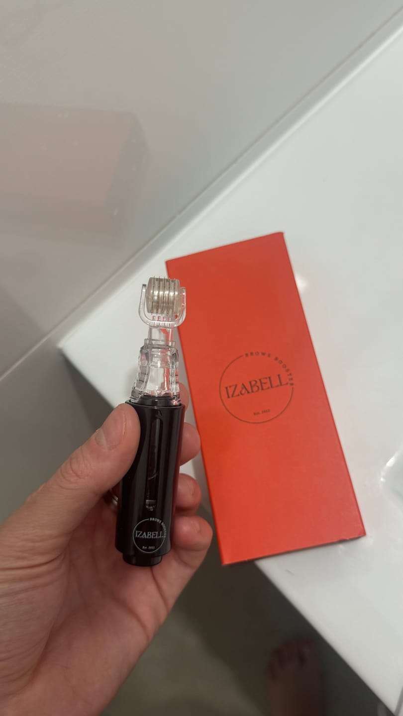 Customer photo review of IZABELL ROLLER - רולר לצמיחת הגבות מחדש