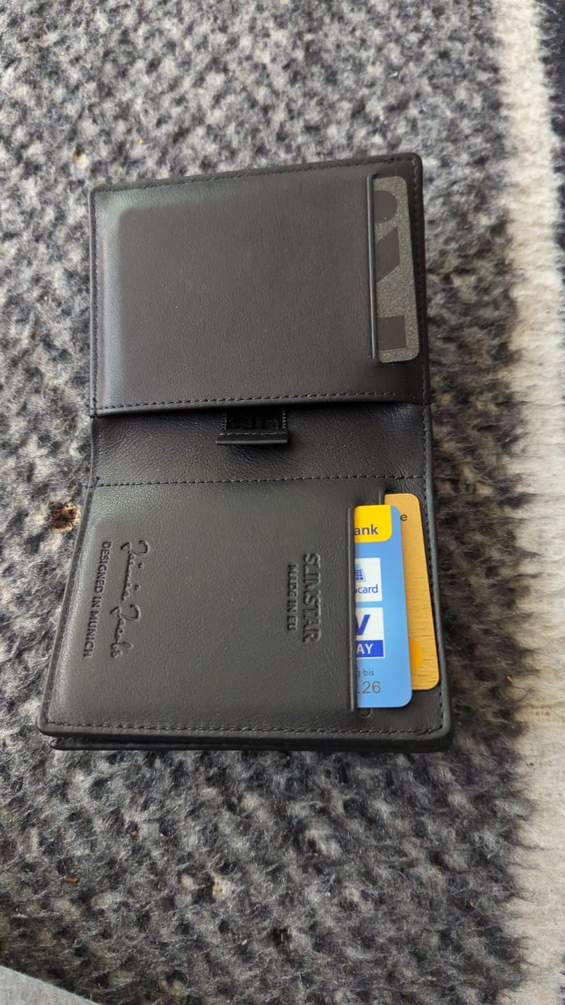 Customer photo review of Slimstar - slim wallet with large coin pocket