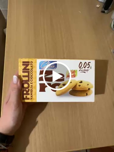 Customer video review of Frollini proteici con gocce di cioccolato