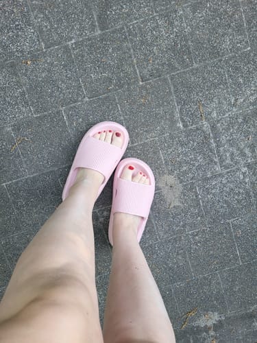Customer photo review of HappyFlops