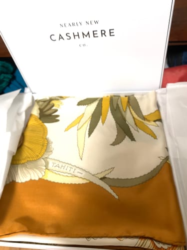 Customer photo review of Hermès Tahiti Silk Scarf