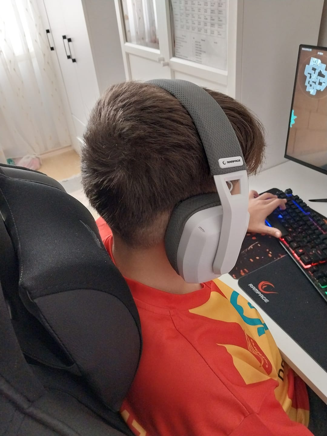 Customer photo review of BLITZ Kablosuz Oyuncu Kulaklığı - Beyaz