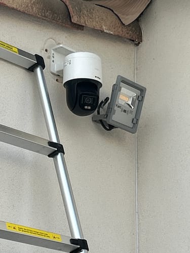 Customer photo review of NightChromaTM NCPT500 - Caméra de Surveillance PoE 3K, 340° Pan & 110° Tilt, résolution de 3072*1728, ouverture super f/1.0, vision nocturne en couleur acmé, détection de mouvement, audio bidirectionnel