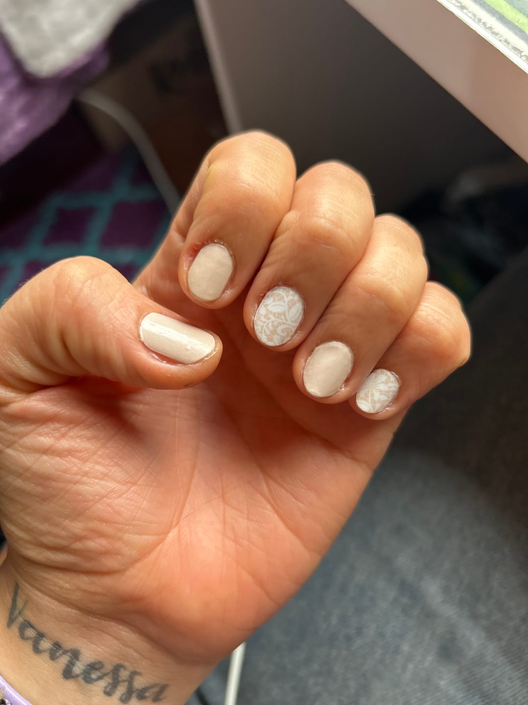 Customer photo review of Beige Latte | Stickers de Esmalte