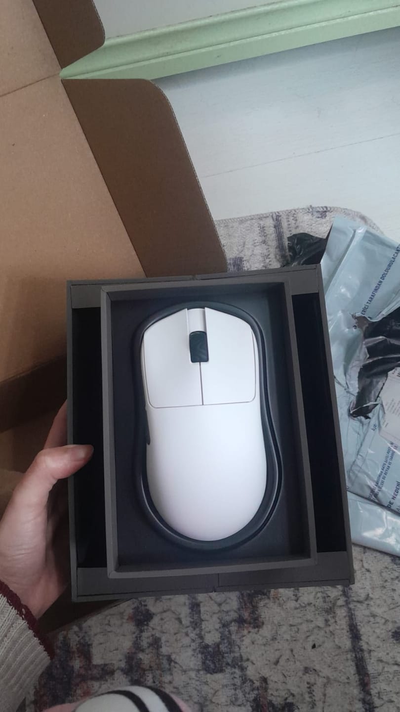 Customer photo review of Scyrox V6 8K Wireless Mouse