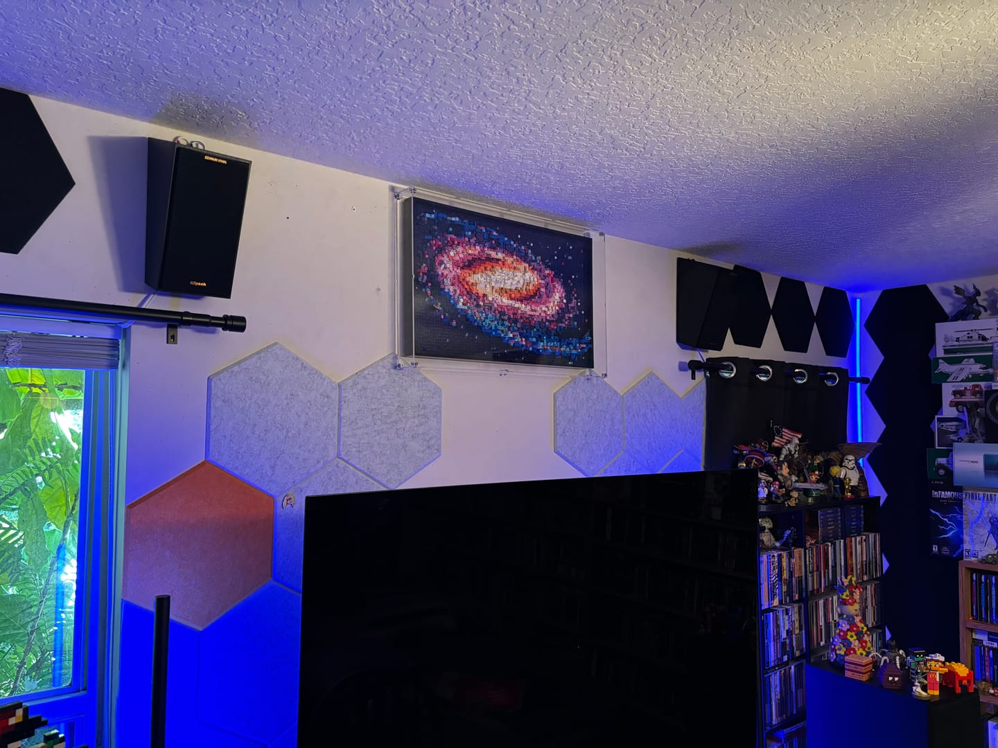 Customer photo review of Wall Mounted Display Case for LEGO® 31212 Art The Milky Way Galaxy
