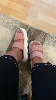 Customer photo review of PUFFY CLOUD SLIDES - 50% OFF