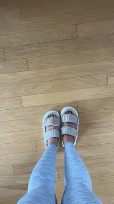 Customer photo review of PUFFY CLOUD SLIDES - 50% OFF