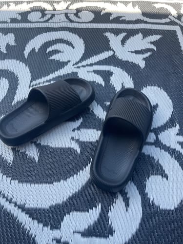 Customer photo review of HappyFlops