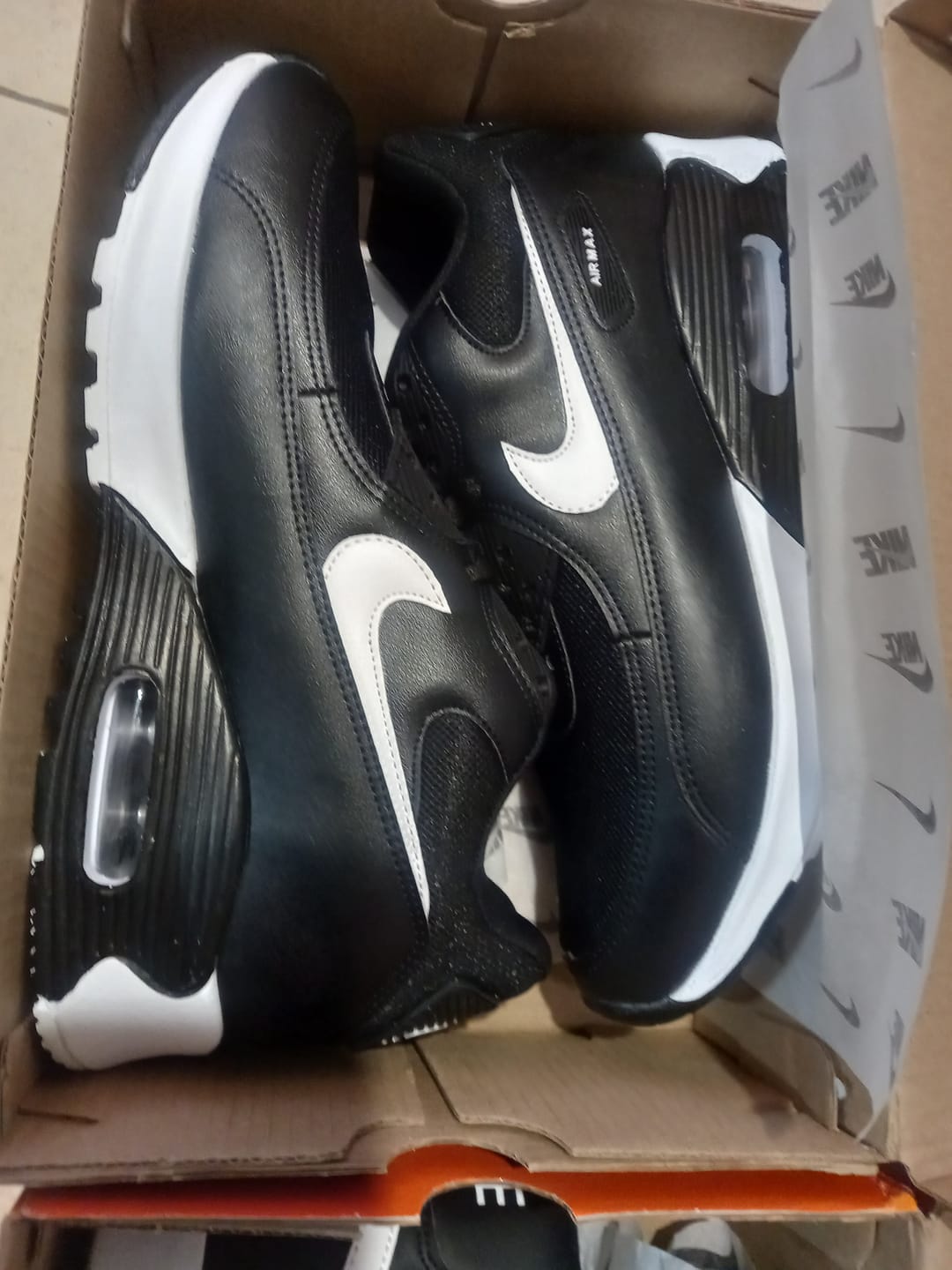 Customer photo review of Tenis Max 90 Negro Blanco