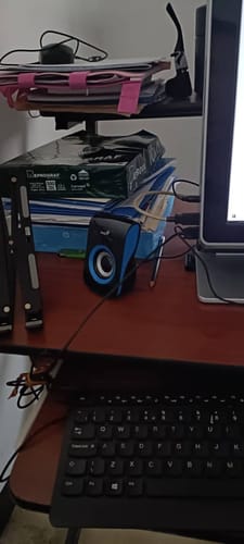 Customer photo review of Corneta Genius SP-Q180 Altavoces USB estereo 2.0, 6W, enchufe USB, audio 3.5mm Color Negro/Azul